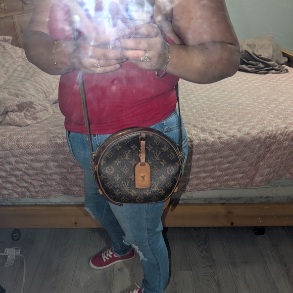 Louis Vuitton Crossbody Bag - Picture 12 of 12